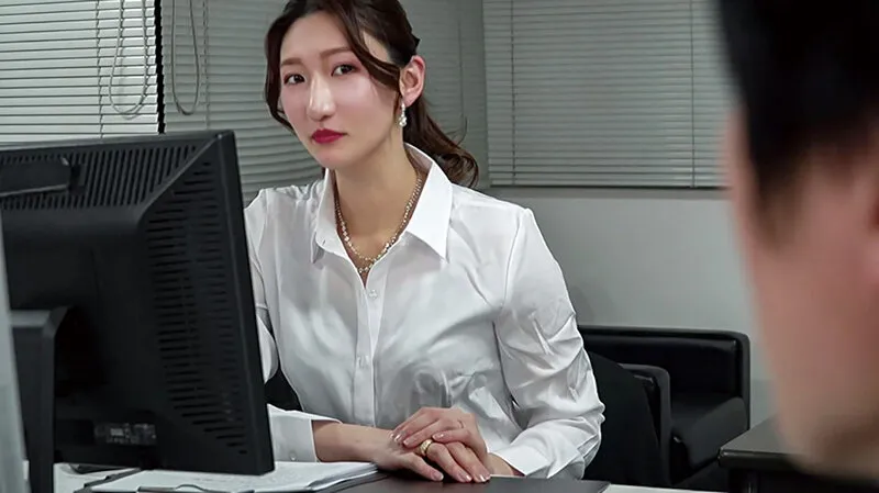 小谷舞花のパンスト股間を舐めるオフィス残業
