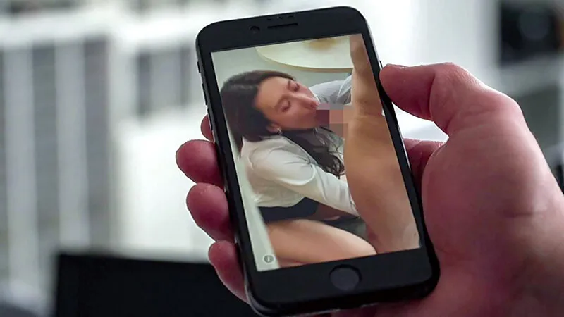 小谷舞花のパンスト股間を舐めるオフィス残業